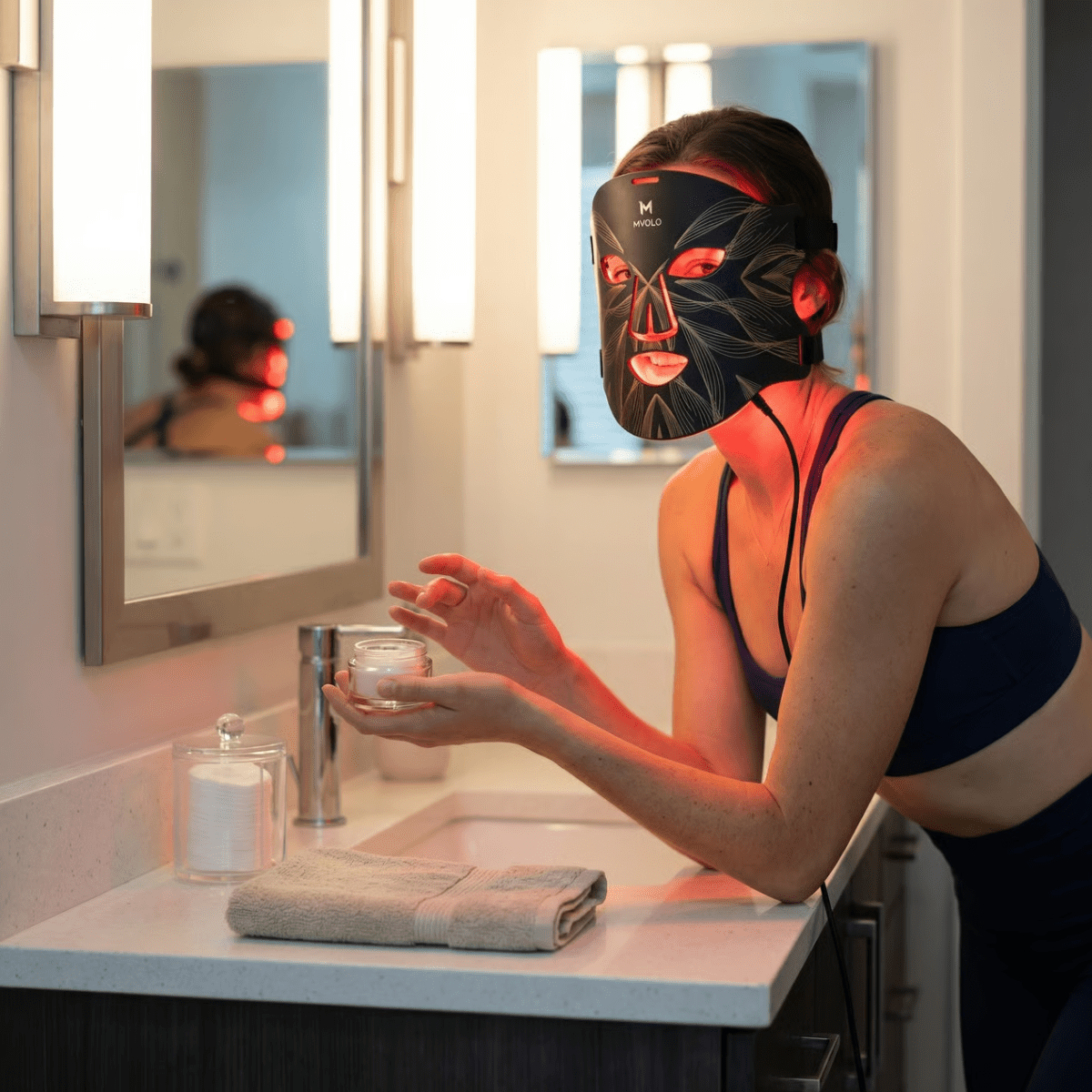 Wie eine LED-Gesichtsmaske die natürliche Anti-Aging-Pflege zu Hause unterstützen kann