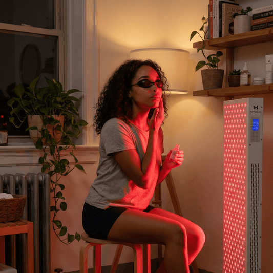 Roodlichttherapie voor het Gezicht: een eenvoudige routine voor een doffe, ongelijkmatige, acne-gevoelige huid - Mvolo