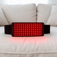 Mvolo Infrarood Rugband gebruikt 660 & 850 nm licht voor pijnverlichting, ontspanning & sneller herstel, draadloos en comfortabel. 