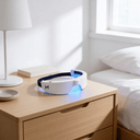 Handsfree Mvolo lichttherapie bril met zacht blauw verrijkt licht voor helderdere ochtenden, te gebruiken tijdens bewegen, werken of ontspannen.